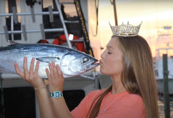 Destin Fishing Rodeo Miss Destin kissing fish