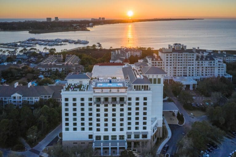Hotel Effie Plans a New Year’s Extravaganza! Hotel Effie Plans a New Year’s Extravaganza!